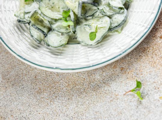 Salade de concombres à la crème : un bonheur croquant pour votre santé !